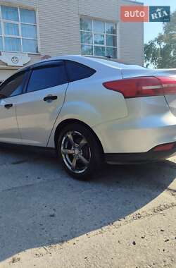 Седан Ford Focus 2015 в 
