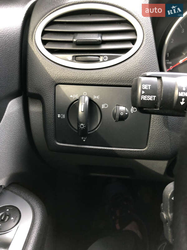 Хэтчбек Ford Focus 2010 в Полтаве фото 14 Хэтчбек Ford Focus 2010 в Полтаве