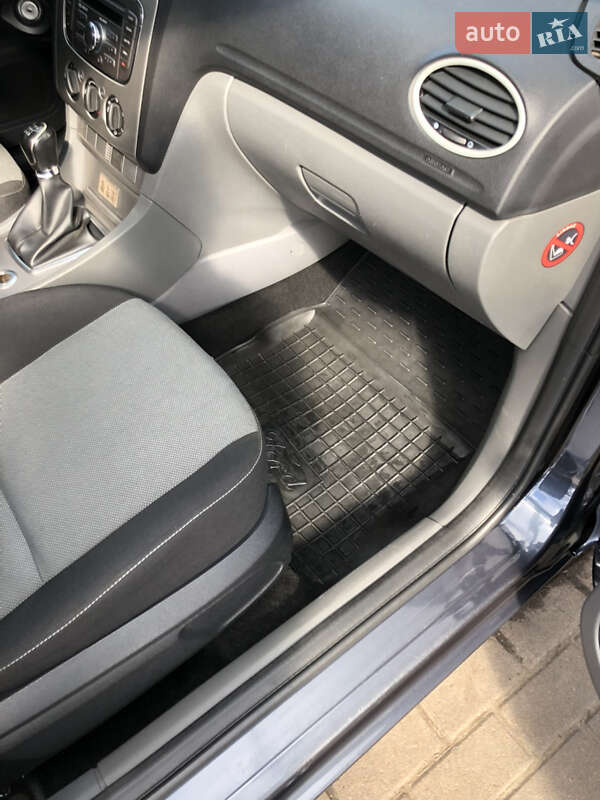 Хэтчбек Ford Focus 2010 в Полтаве фото 18 Хэтчбек Ford Focus 2010 в Полтаве