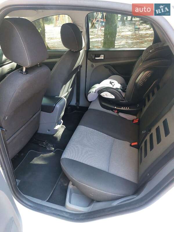 Хэтчбек Ford Focus 2008 в Львове