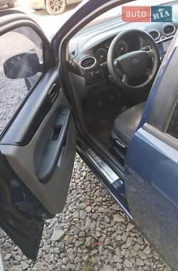 Хэтчбек Ford Focus 2011 в 