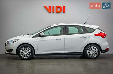 Хетчбек Ford Focus 2016 в 