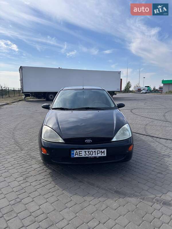 Хэтчбек Ford Focus 2000 в Новомосковске