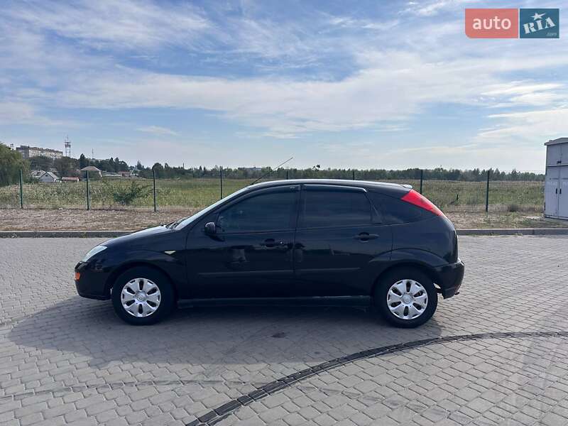 Хэтчбек Ford Focus 2000 в Новомосковске