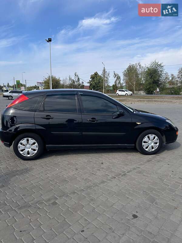 Хэтчбек Ford Focus 2000 в Новомосковске