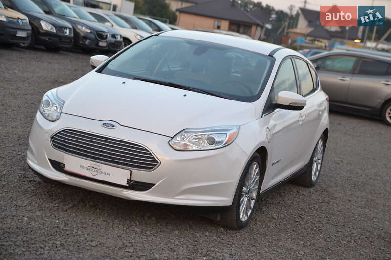 Хэтчбек Ford Focus 2013 в 