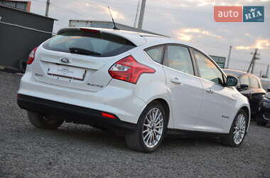 Хэтчбек Ford Focus 2013 в 