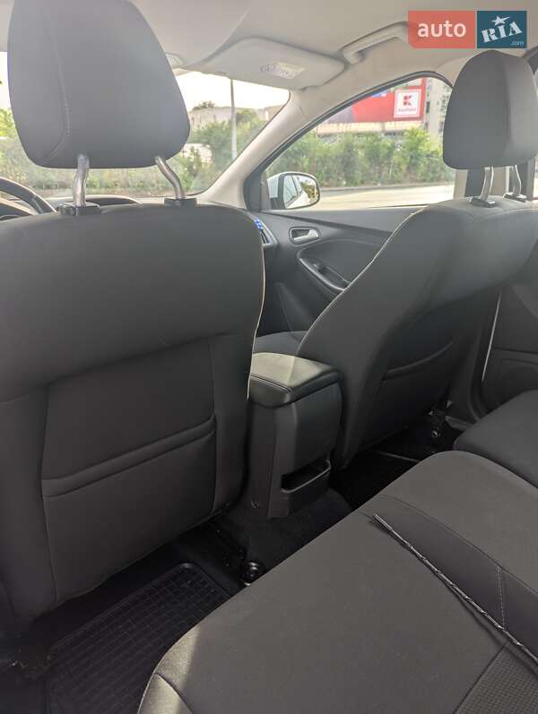 Хетчбек Ford Focus 2016 в Чернівцях фото 10 Хетчбек Ford Focus 2016 в Чернівцях
