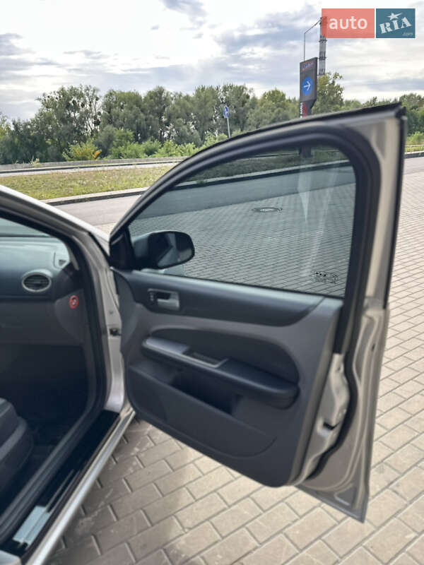 Хэтчбек Ford Focus 2010 в Киеве фото 14 Хэтчбек Ford Focus 2010 в Киеве