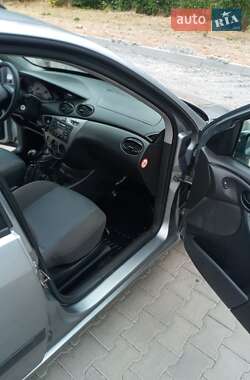 Хэтчбек Ford Focus 2003 в 