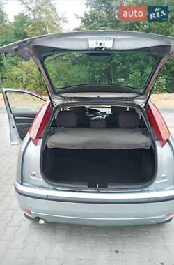 Хэтчбек Ford Focus 2003 в 