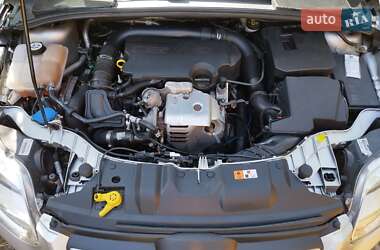 Хетчбек Ford Focus 2013 в 