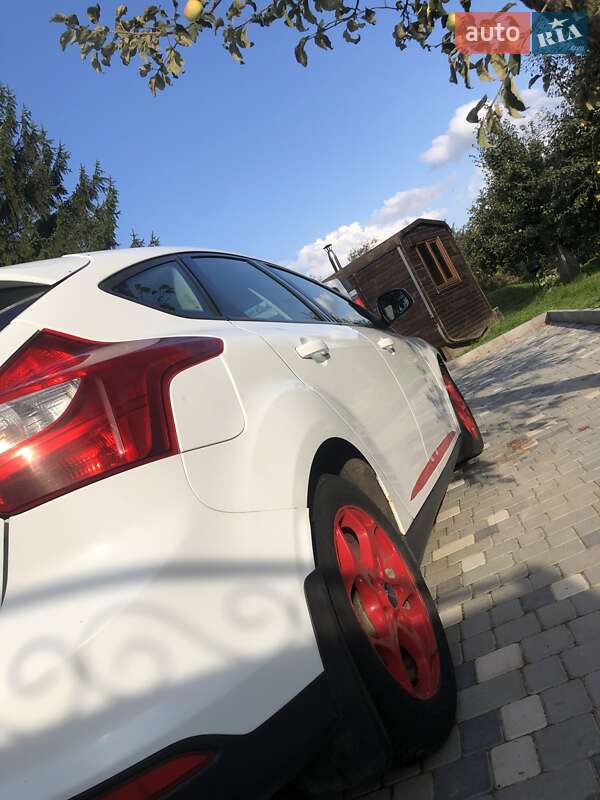 Хэтчбек Ford Focus 2012 в Овруче