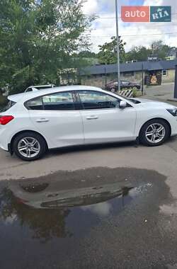 Хэтчбек Ford Focus 2019 в 
