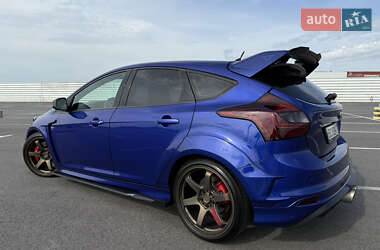 Хэтчбек Ford Focus 2013 в 