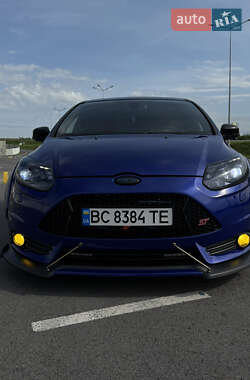 Хэтчбек Ford Focus 2013 в 