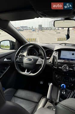 Хэтчбек Ford Focus 2013 в 