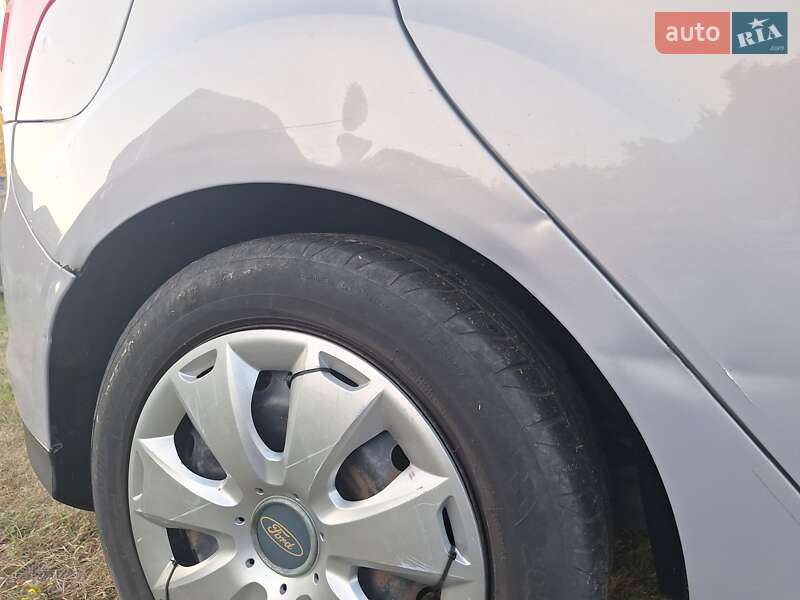 Хэтчбек Ford Focus 2011 в Киеве