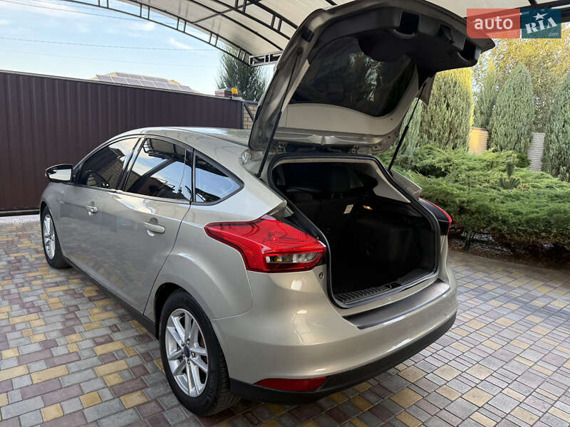 Хэтчбек Ford Focus 2015 в Днепре