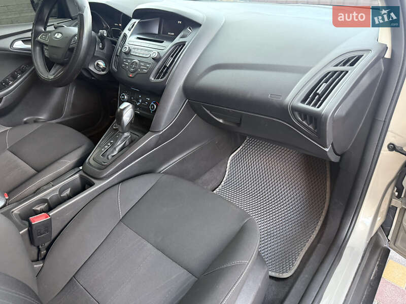 Хэтчбек Ford Focus 2015 в Днепре
