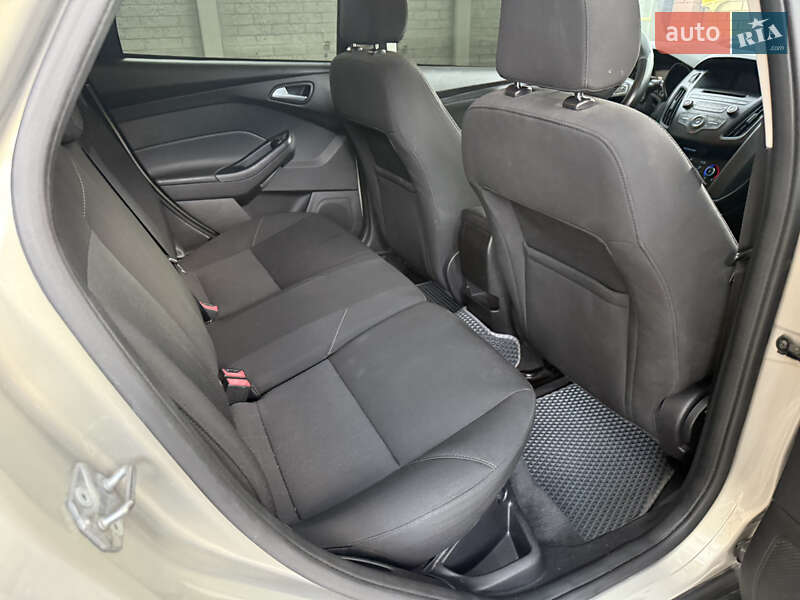 Хэтчбек Ford Focus 2015 в Днепре