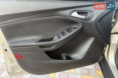 Хэтчбек Ford Focus 2015 в 