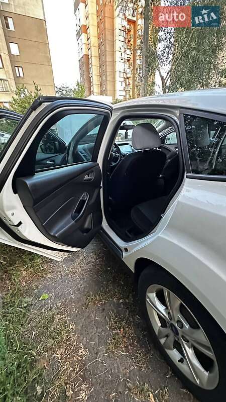 Хэтчбек Ford Focus 2013 в Киеве фото 6 Хэтчбек Ford Focus 2013 в Киеве