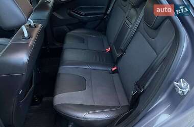 Хэтчбек Ford Focus 2011 в 