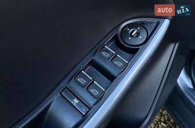 Хэтчбек Ford Focus 2011 в 