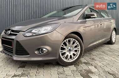 Хэтчбек Ford Focus 2011 в 