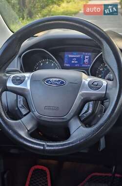 Хэтчбек Ford Focus 2012 в 