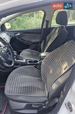 Хэтчбек Ford Focus 2012 в 