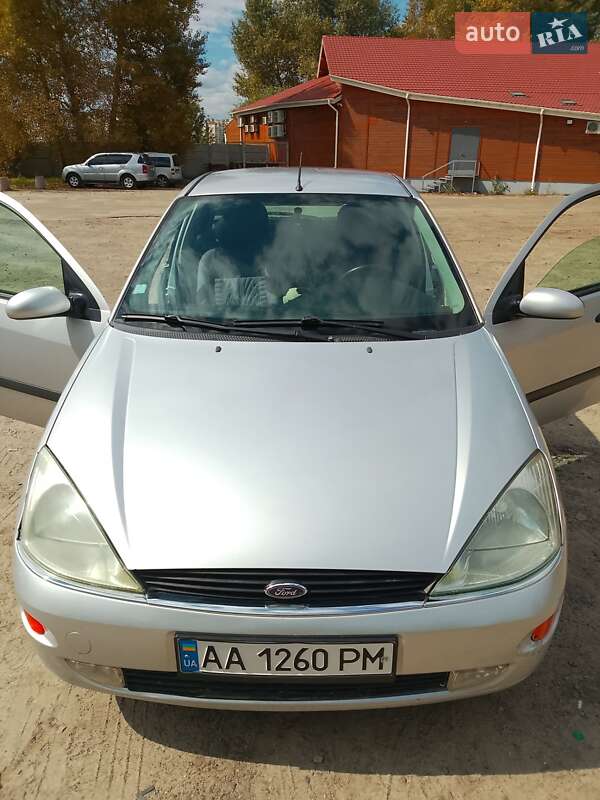 Хэтчбек Ford Focus 1999 в 