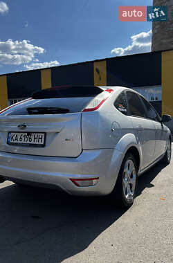 Хэтчбек Ford Focus 2011 в 