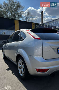 Хэтчбек Ford Focus 2011 в 