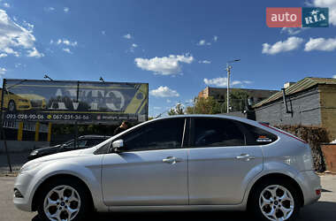 Хэтчбек Ford Focus 2011 в 