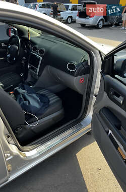 Хэтчбек Ford Focus 2011 в 