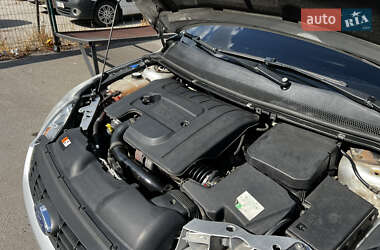 Хэтчбек Ford Focus 2011 в 