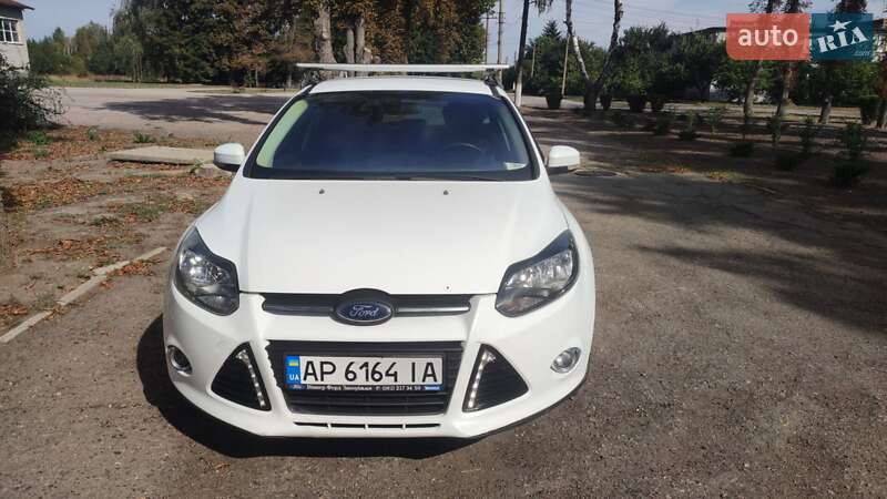 Хетчбек Ford Focus 2012 в 
