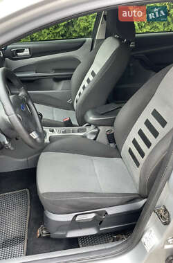 Хэтчбек Ford Focus 2010 в 