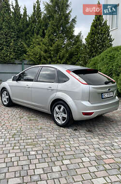 Хэтчбек Ford Focus 2010 в 