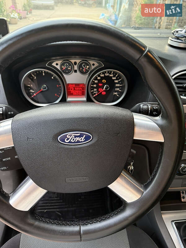 Универсал Ford Focus 2010 в Дубровице