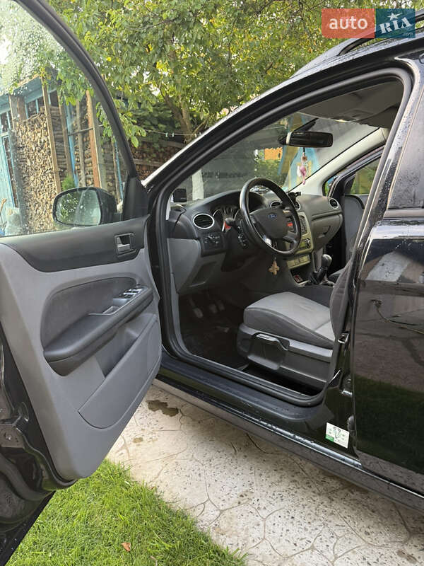 Универсал Ford Focus 2010 в Дубровице