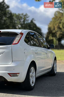 Хэтчбек Ford Focus 2010 в 