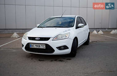 Хэтчбек Ford Focus 2011 в 