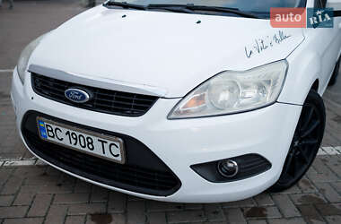 Хэтчбек Ford Focus 2011 в 