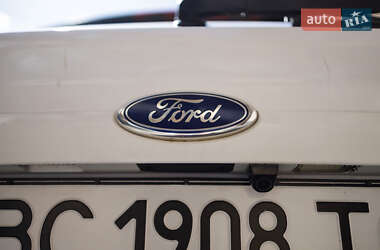 Хэтчбек Ford Focus 2011 в 