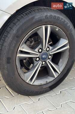 Хетчбек Ford Focus 2013 в 