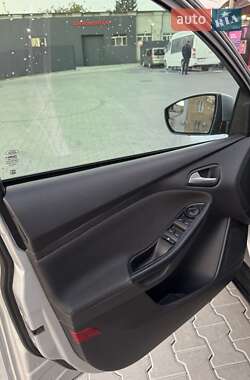 Хетчбек Ford Focus 2013 в 