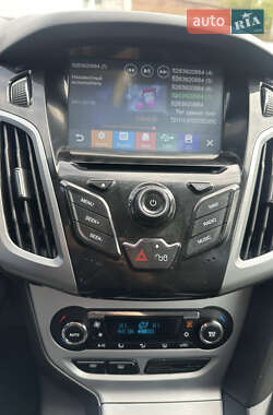 Хэтчбек Ford Focus 2012 в 